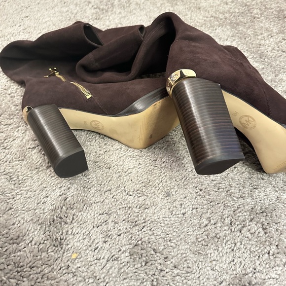 NWOB Michael Kors Regina Tall Coffee Leather Knee boot with gold hardware size 6 - Picture 6 of 7